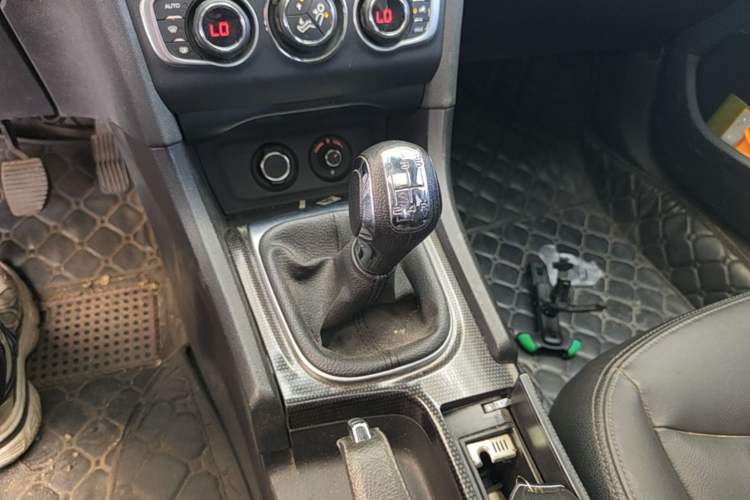 Used Citroen C4L 2014 1.8L Intelligent Drive Manual Version – Dynamic Edition Gear Lever