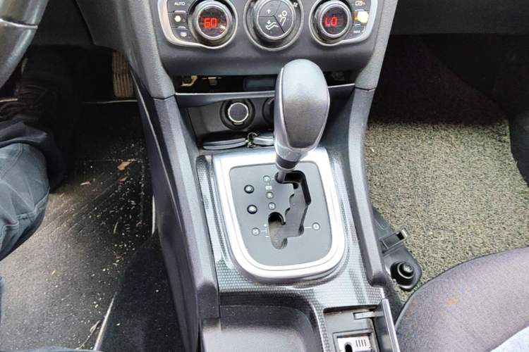 Used Citroen C4L 2014 1.6THP Intelligent Drive Automatic Dynamic Model Gear Lever