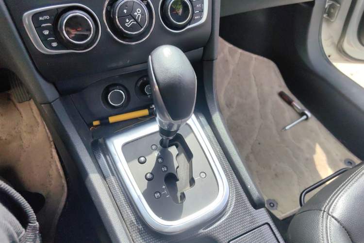 Used Citroen C4L 2014 1.6THP Intelligent Drive Automatic Dynamic Model Gear Lever