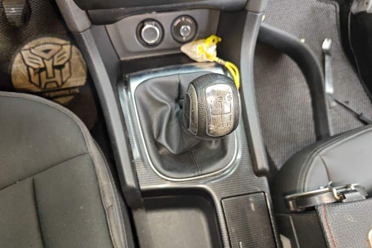 Used Citroen C4L 2014 1.8L Intelligent Drive Manual Version – Dynamic Edition Gear Lever