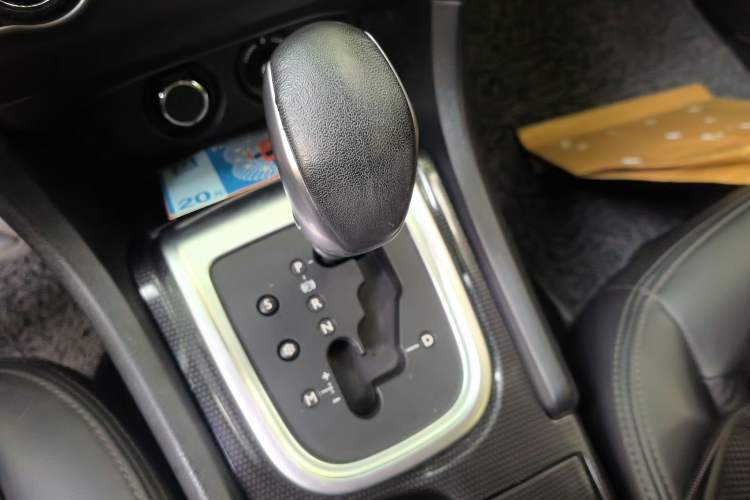 Used Citroen C4L 2014 1.6THP Intelligent Drive Automatic Dynamic Model Gear Lever