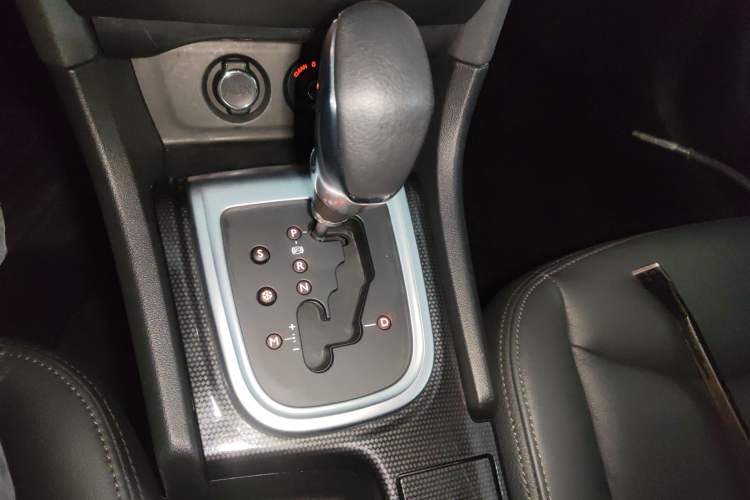 Used Citroen C4L 2014 1.8L Intelligent Drive Automatic Dynamic Model Gear Lever