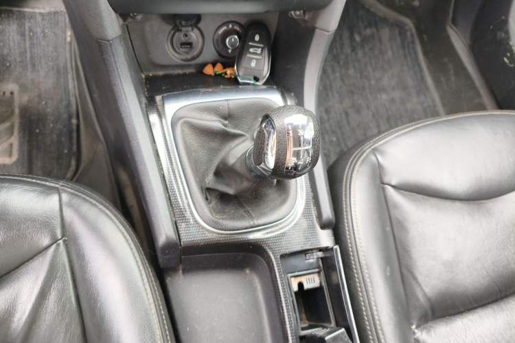 Used Citroen C4L 2014 1.8L Intelligent Drive Manual Version – Dynamic Edition Gear Lever