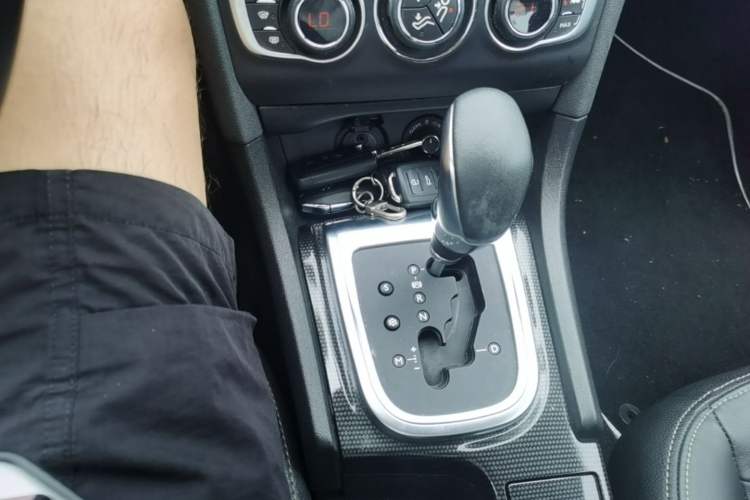 Used Citroen C4L 2014 1.6THP Intelligent Drive Automatic Dynamic Model Gear Lever