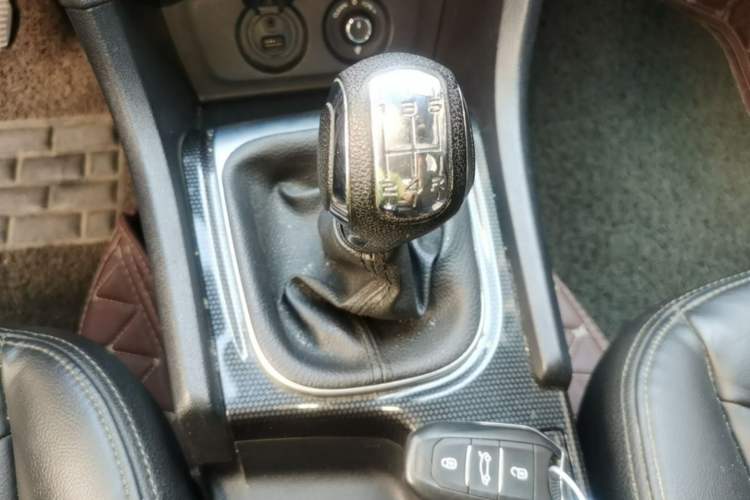 Used Citroen C4L 2014 1.8L Intelligent Drive Manual Version – Dynamic Edition Gear Lever