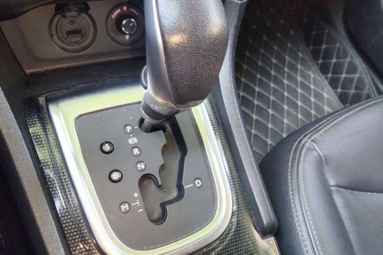 Used Citroen C4L 2014 1.6THP Intelligent Drive Automatic Dynamic Model Gear Lever