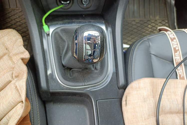 Used Citroen C4L 2014 1.8L Intelligent Drive Manual Version – Dynamic Edition Gear Lever