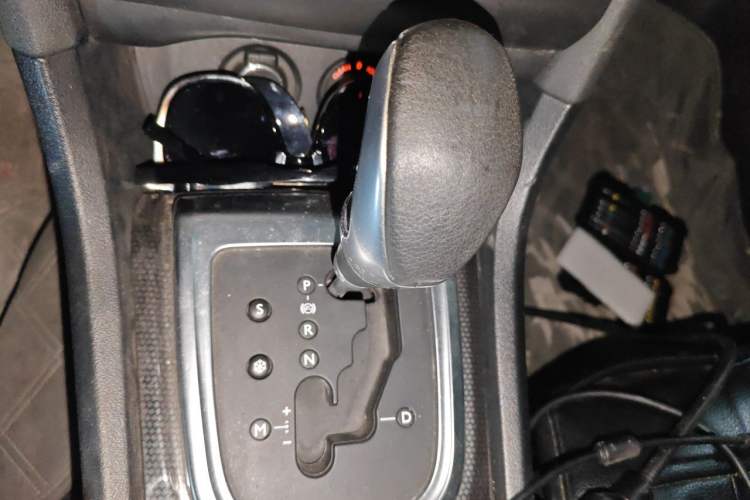 Used Citroen C4L 2014 1.8L Intelligent Drive Automatic Dynamic Model Gear Lever