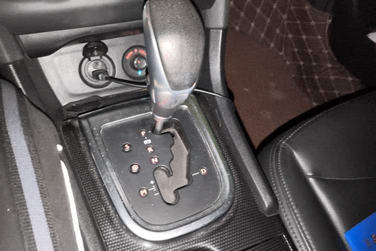 Used Citroen C4L 2014 1.6THP Intelligent Drive Automatic Dynamic Model Gear Lever