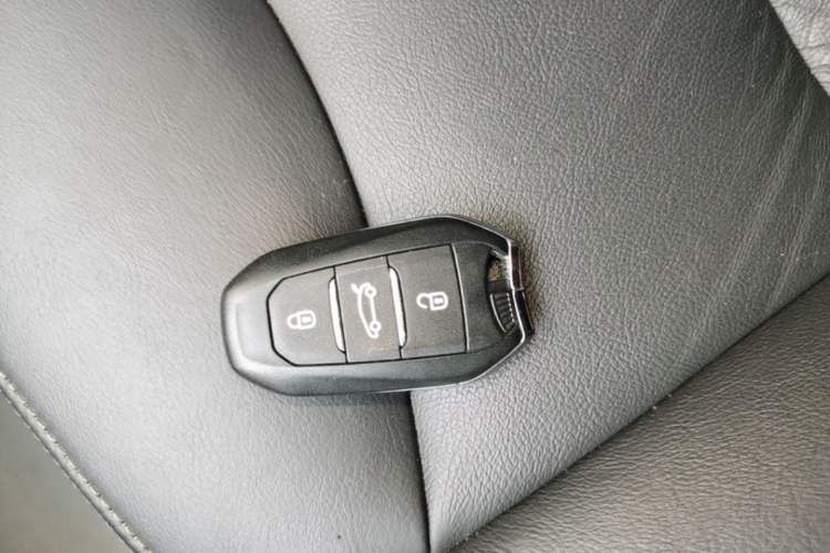 Used Citroen C4L 2014 1.8L Intelligent Drive Manual Version – Dynamic Edition Interior 1