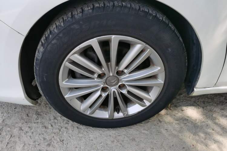 Used Citroen C4L 2014 1.8L Intelligent Drive Manual Version – Dynamic Edition Left Front Wheel Hub