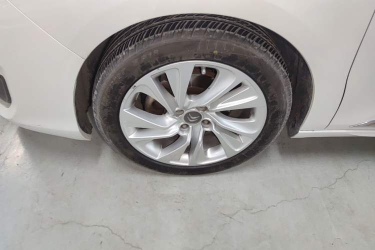 Used Citroen C4L 2014 1.6THP Intelligent Drive Automatic Dynamic Model Left Front Wheel Hub