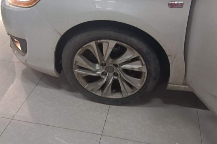 Used Citroen C4L 2014 1.6THP Intelligent Drive Automatic Dynamic Model Left Front Wheel Hub