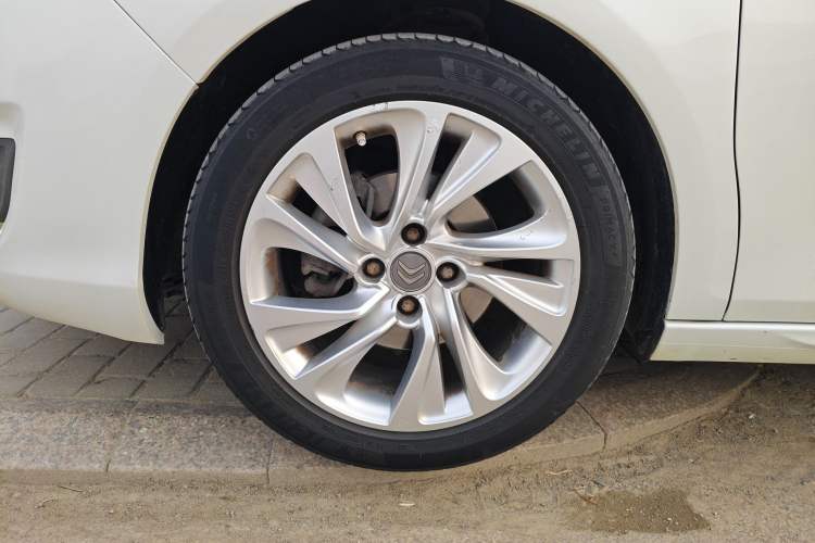 Used Citroen C4L 2014 1.6THP Intelligent Drive Automatic Dynamic Model Left Front Wheel Hub