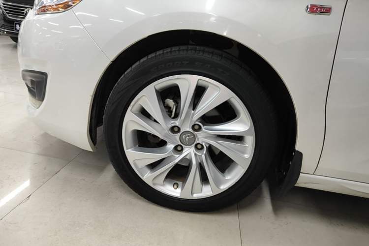 Used Citroen C4L 2014 1.6THP Intelligent Drive Automatic Dynamic Model Left Front Wheel Hub