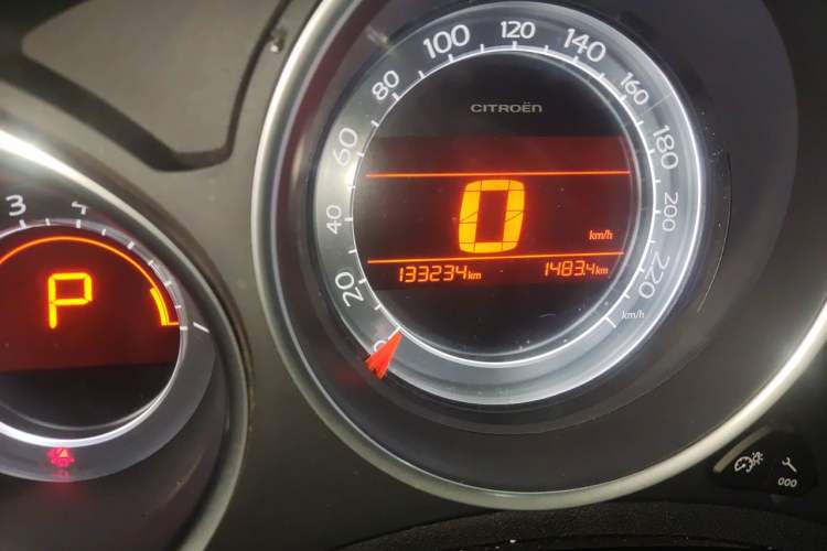 Used Citroen C4L 2014 1.6THP Intelligent Drive Automatic Dynamic Model Odometer Close Up