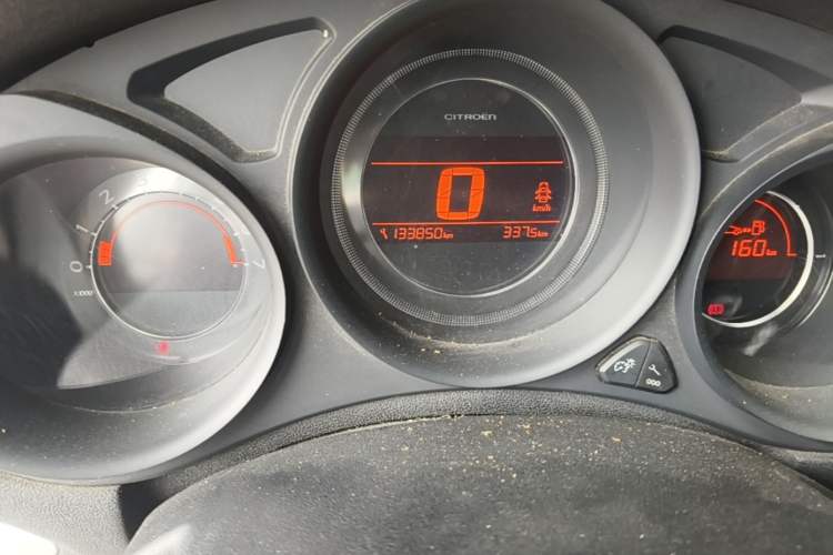 Used Citroen C4L 2014 1.8L Intelligent Drive Manual Enjoyment Model Odometer Close Up