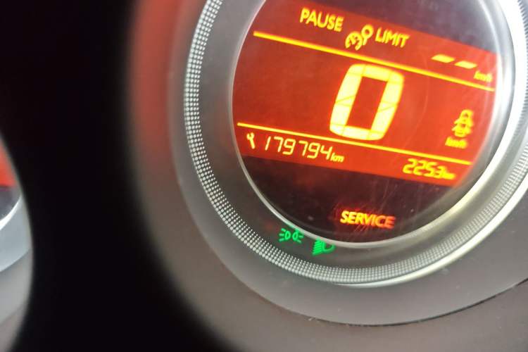 Used Citroen C4L 2014 1.8L Intelligent Drive Automatic Enjoyment Model Odometer Close Up