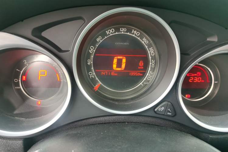 Used Citroen C4L 2014 1.6THP Intelligent Drive Automatic Dynamic Model Odometer Close Up