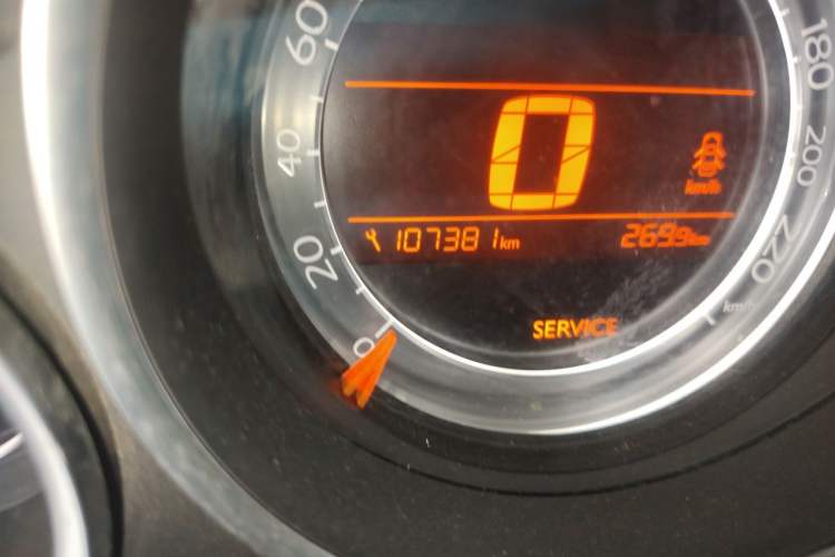 Used Citroen C4L 2014 1.8L Intelligent Drive Automatic Dynamic Model Odometer Close Up