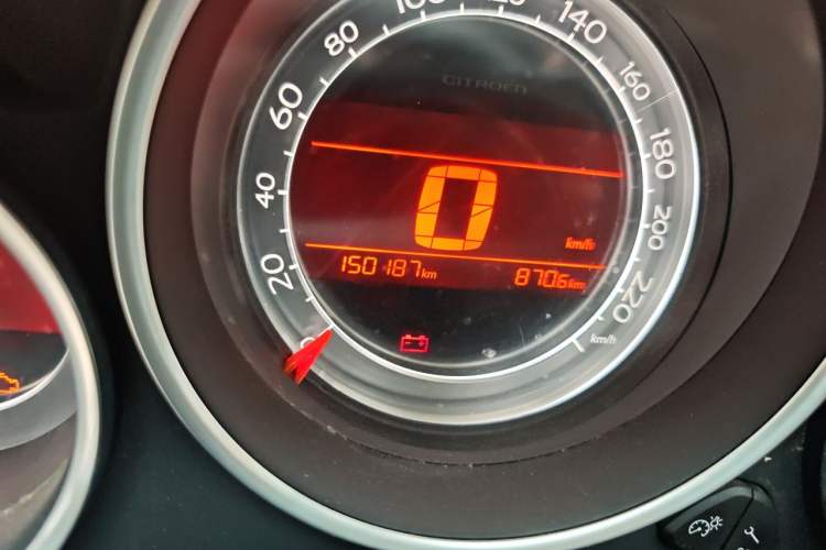 Used Citroen C4L 2014 1.8L Connected Car Edition Automatic Dynamic Model Odometer Close Up