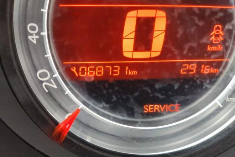 Used Citroen C4L 2014 1.8L Intelligent Drive Automatic Dynamic Model Odometer Close Up