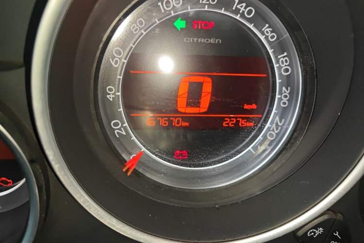 Used Citroen C4L 2014 1.8L Intelligent Drive Manual Version – Dynamic Edition Odometer Close Up