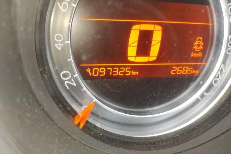 Used Citroen C4L 2014 1.6THP Intelligent Drive Automatic Dynamic Model Odometer Close Up