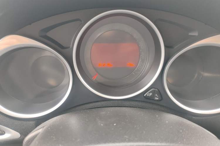 Used Citroen C4L 2014 1.6THP Intelligent Drive Automatic Dynamic Model Odometer Close Up