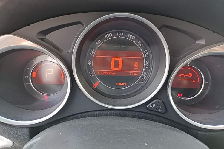 Used Citroen C4L 2014 1.6THP Intelligent Drive Automatic Dynamic Model Odometer Close Up