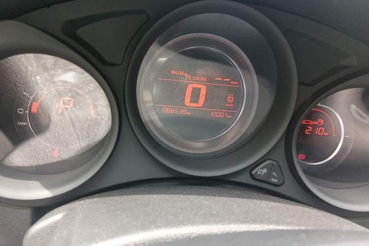 Used Citroen C4L 2014 1.8L Intelligent Drive Automatic Enjoyment Model Odometer Close Up