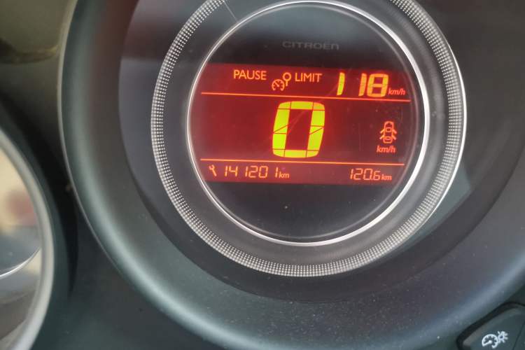 Used Citroen C4L 2014 1.8L Intelligent Drive Manual Enjoyment Model Odometer Close Up