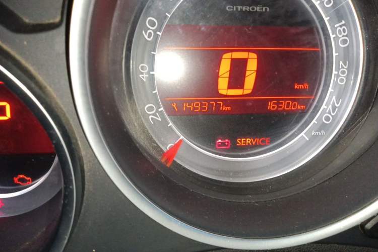 Used Citroen C4L 2014 1.6THP Intelligent Drive Automatic Dynamic Model Odometer Close Up