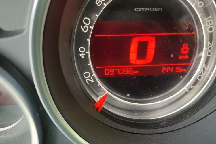 Used Citroen C4L 2014 1.6THP Intelligent Drive Automatic Dynamic Model Odometer Close Up