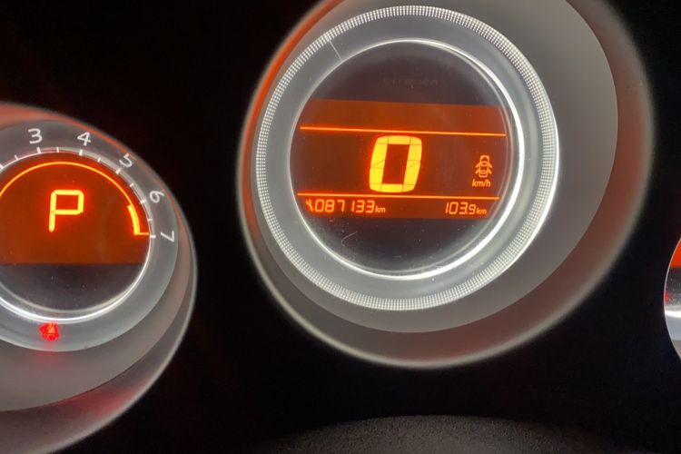 Used Citroen C4L 2014 1.8L Intelligent Drive Automatic Enjoyment Model Odometer Close Up