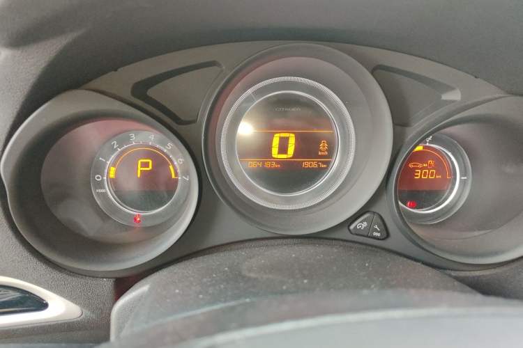 Used Citroen C4L 2014 1.8L Intelligent Drive Automatic Enjoyment Model Odometer Close Up