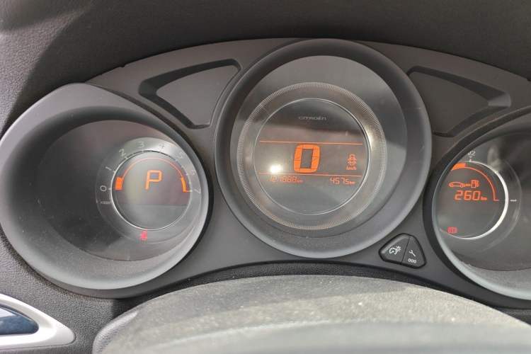 Used Citroen C4L 2014 1.8L Intelligent Drive Automatic Enjoyment Model Odometer Close Up
