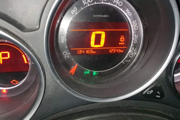 Used Citroen C4L 2014 1.6THP Intelligent Drive Automatic Dynamic Model Odometer Close Up