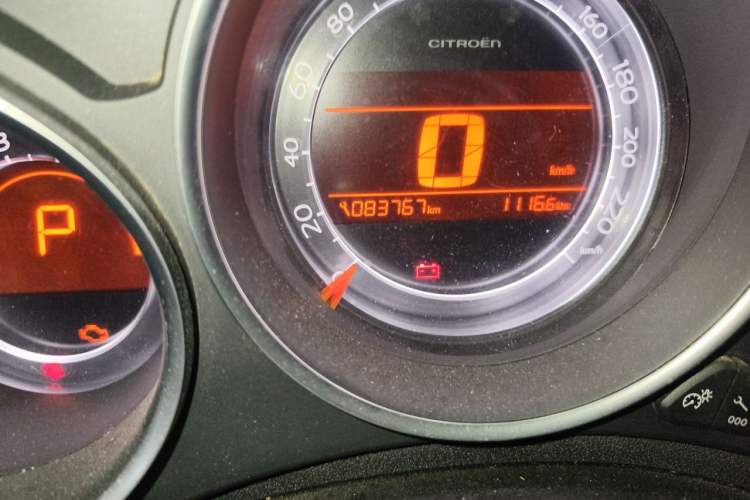 Used Citroen C4L 2014 1.8L Intelligent Drive Automatic Dynamic Model Odometer Close Up