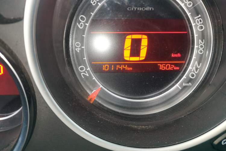 Used Citroen C4L 2014 1.6THP Intelligent Drive Automatic Dynamic Model Odometer Close Up