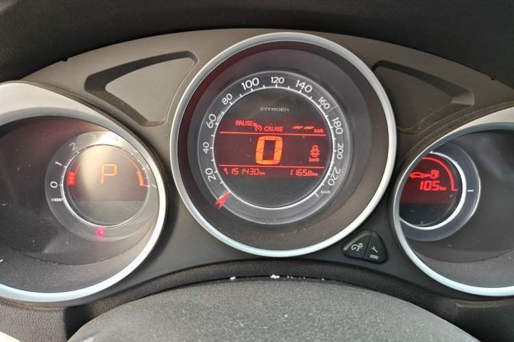 Used Citroen C4L 2014 1.8L Intelligent Drive Automatic Dynamic Model Odometer Close Up