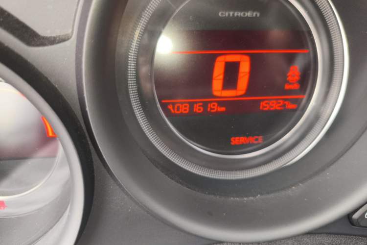 Used Citroen C4L 2014 1.8L Intelligent Drive Manual Enjoyment Model Odometer Close Up