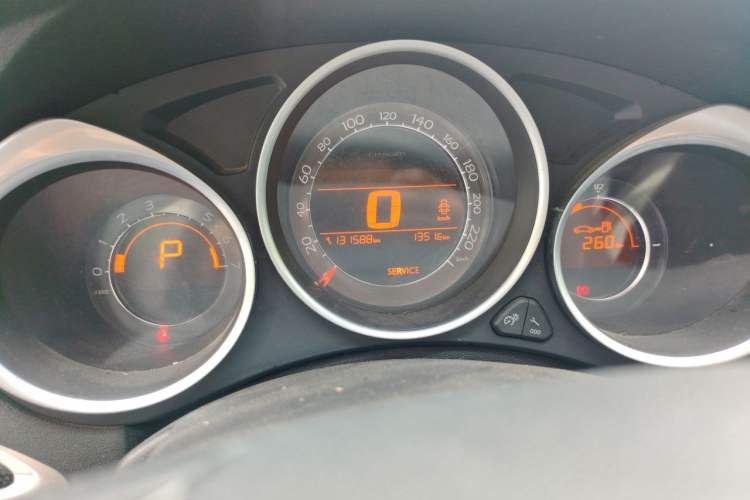 Used Citroen C4L 2014 1.8L Intelligent Drive Automatic Dynamic Model Odometer Close Up