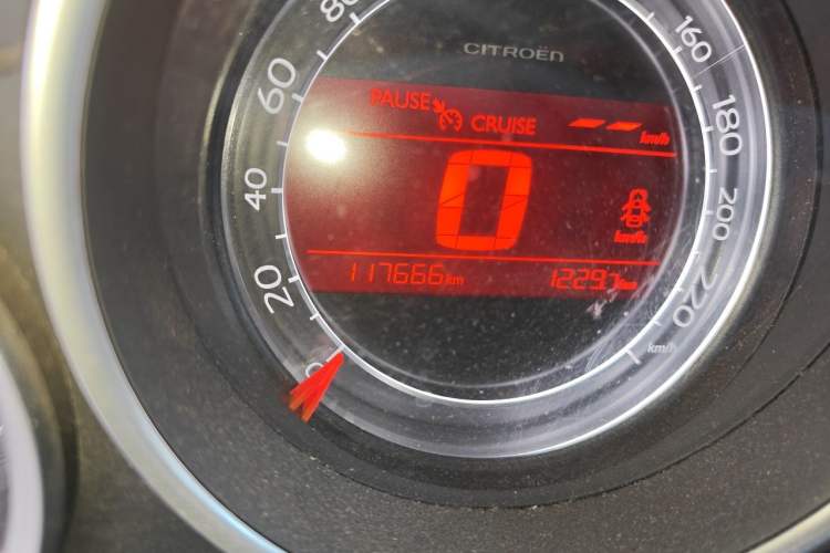 Used Citroen C4L 2014 1.6THP Intelligent Drive Automatic Dynamic Model Odometer Close Up