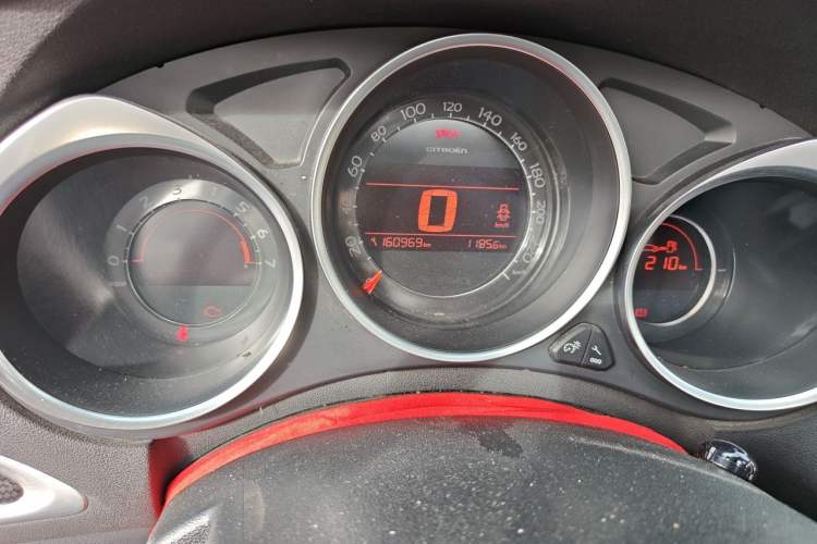 Used Citroen C4L 2014 1.8L Intelligent Drive Manual Version – Dynamic Edition Odometer Close Up