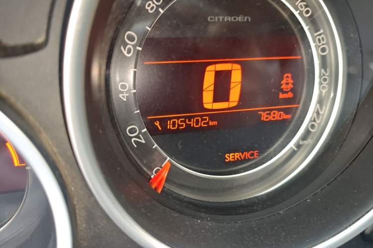 Used Citroen C4L 2014 1.8L Intelligent Drive Automatic Dynamic Model Odometer Close Up