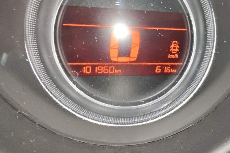 Used Citroen C4L 2014 1.8L Intelligent Drive Automatic Enjoyment Model Odometer Close Up