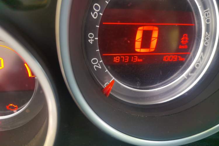 Used Citroen C4L 2014 1.6THP Intelligent Drive Automatic Dynamic Model Odometer Close Up