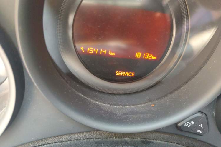 Used Citroen C4L 2014 1.8L Intelligent Drive Manual Enjoyment Model Odometer Close Up