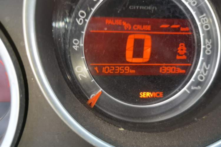 Used Citroen C4L 2014 1.6THP Intelligent Drive Automatic Dynamic Model Odometer Close Up